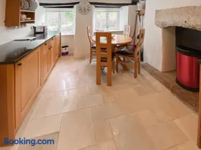 Folly Cottage - Image 2