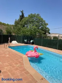 Air Conditioned "Casa Tropicana" Villa-Sleeps 10-Free WiFi-Private Pool-Free Parking - Image 4