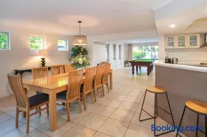 Ocean Retreat-200m to Beach - Image 3