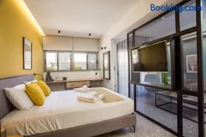 GM Apartments-Rhodes Luxury Living - Image 1