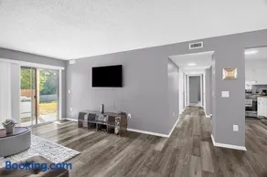 Modern 3BR 2 bathroom Near High Point University & Market Sleeps 6 - Image 5