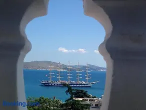 Amarilis Luxury Apartments - Image 2