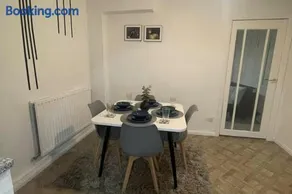 2 Bed House - Sleeps 4 - Garden - Parking - Wifi - Image 2