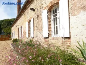Gîte de charme avec jardin, douves, vélos, et accueil animaux - 4 chambres, proche de Chartres - Image 1