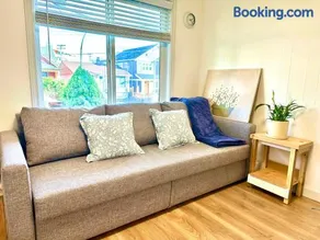 Private Entire Guest Suite, 1 min to bus stops to Downtown and major attractions - Image 3