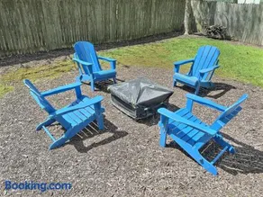The Sawyer Hideaway - 3BR 2B with Hot Tub & Fire Pit - 5 mins to beach - Image 2