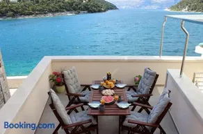 THE VIEW - Image 3