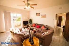 John-Lou's One-bedroom Apartment - Image 2
