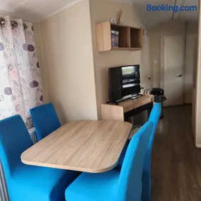 Family Fun by the Sea 4 Bedroom Caravan - Image 2