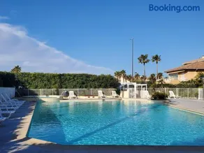Cap Hermes 200 residence avec piscine et vue port - Image 1