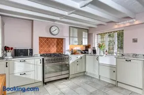 4 Court Cottages - Image 2
