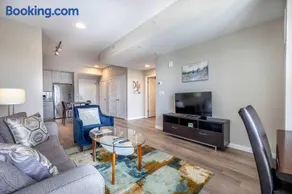 Modern Apt with Harbor Views - Image 3