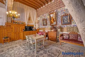 Beautiful historic house - Image 3