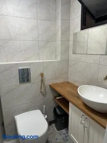 Cozy flat near park - Image 5