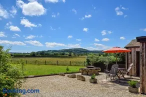 1 Bed in Ashton-under-Hill oc-o30070 - Image 1