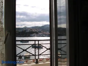 Sylvia's House - a unique waterfront location - Image 2