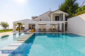 Villa 16 Dhërmi by PikHost - Image 1