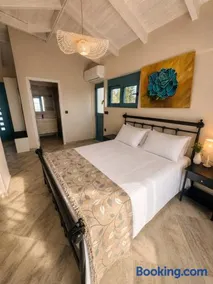 Sunrise Bay Retreat - Image 4