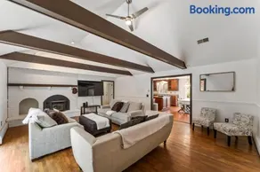 Lakeside Home - Image 3
