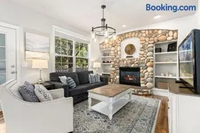 Fabulous Family-Friendly Retreat by Windsor Lake! - Image 1