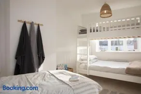 Apartment Two at the Courtyard, Number 11 - Image 3