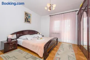 Lucy's Place - Image 3