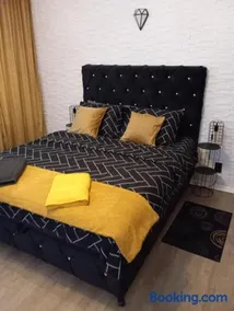 Black Diamond Lux - deluxe riverside apartment - Image 5