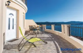 One-Bedroom Apartment In Komarna - Image 3