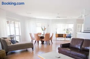 Waterfront - Kolora Lake House - Oceanstays - Image 3