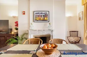 Central Cascais Apartment with private parking - Image 4