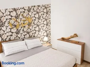 Panoramic Sea View Apartment in Scalea Near Beach & Historic Center - Image 1