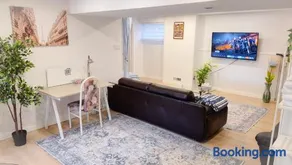 Applewood Gardens Apartment - Image 4
