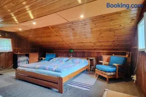 Lazy River Hut - Image 3