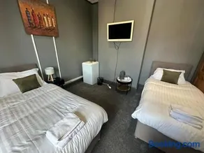 Manchester Stay Hotel - Free Parking - Image 5