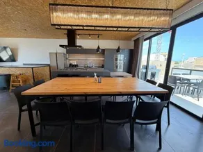 XL Sky Villa Seaview & Hot Tub BBQ - Image 2