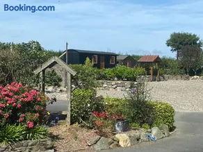 Carlingford Glamping Hut - Image 2