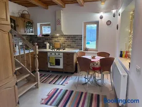 Casa Bunica - Vila Rustică cu Prispă Experiență Românească Autentică lângă Pârâu în Natura Loc Joaca Copii Oaza de Liniște - Image 4