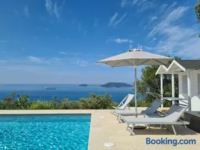 "Pini House", Private Park, shared Pool, Tennis with rackets, AC, Parking next home, additional Parking in Lerici, Cooking Lesson and Wine Tasting - Image 1