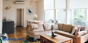 Exclusive Anglesea River Beach Apartment - Image 1