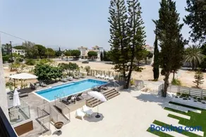 Coral Bay Accessible 2 Bedroom Apt - Pool, Sea Views, Fully Equipped - Image 2