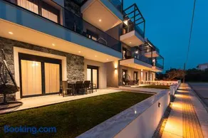 Hasi Suites One Bedroom - Image 2