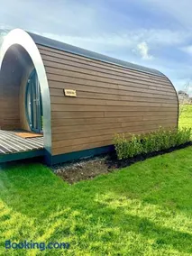 Rowan Hobbit Pod at Cowbridge Cabins - Image 2