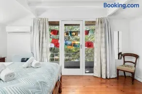 The Spacious & Elegant Vacation Haven - Glenside - Image 3