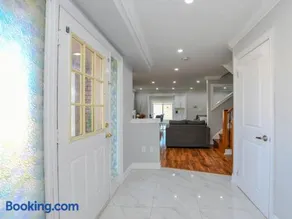 Elegant Home in Mississauga - Image 4