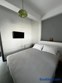 Elaeagnus Apartments - Image 3