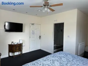 The Goodlife Guesthouse - Image 4