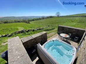 The Barn Grown-up Peaceful Stay with Far-Reaching Views - Image 1