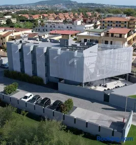 Oro Private Hotel - Image 2