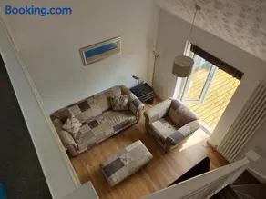 1 Bedroom House with Garden and off road private parking - Image 4
