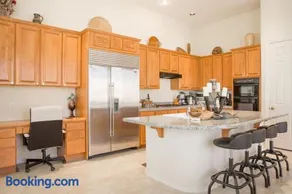 Luxury 3 bed Two full Master Best Location - Image 4